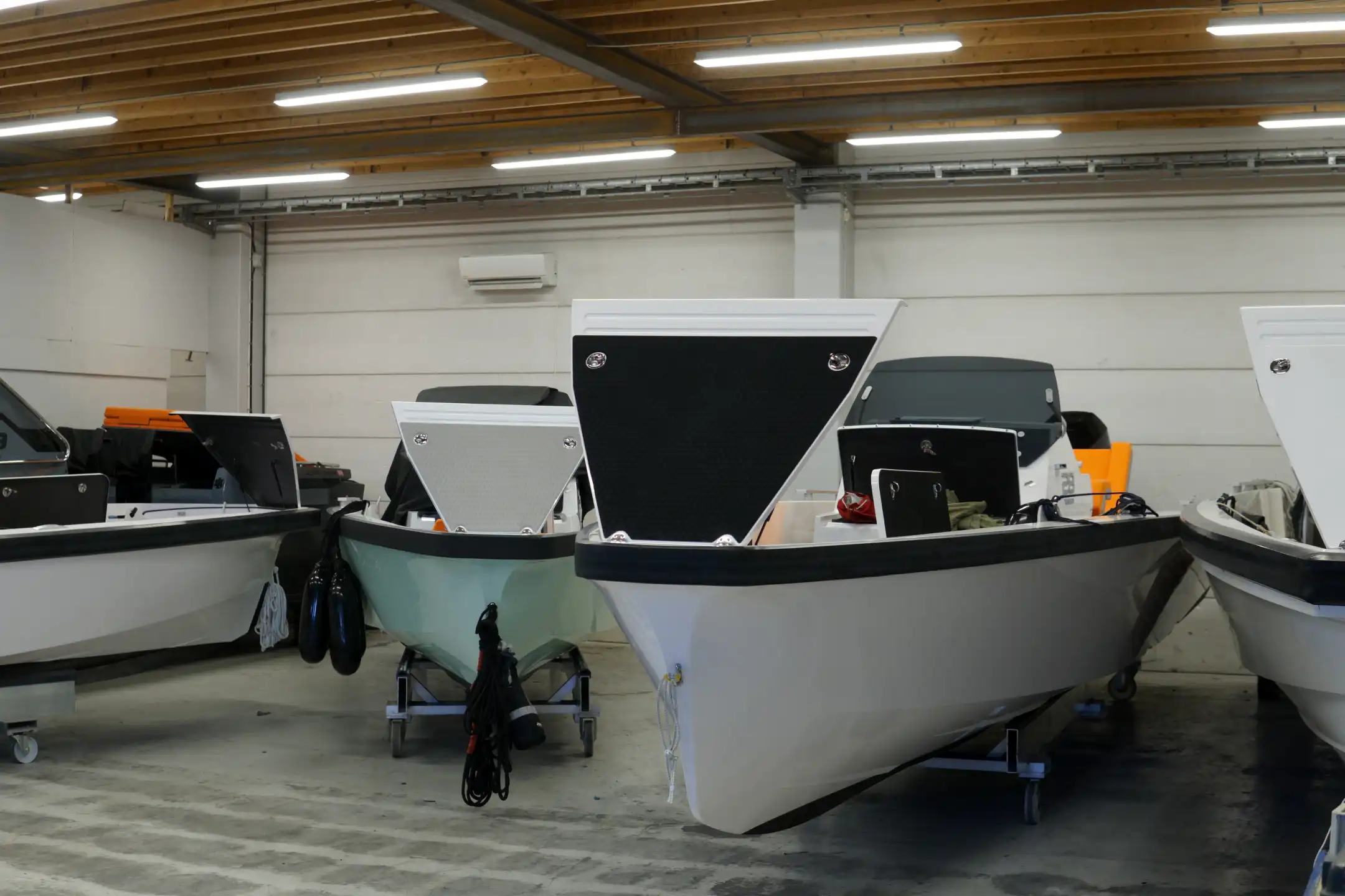 Powerboat Marine Goldfish storage